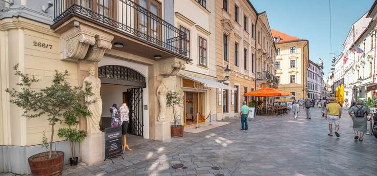 Salón nájdete v Starom Meste na Ventúrskej