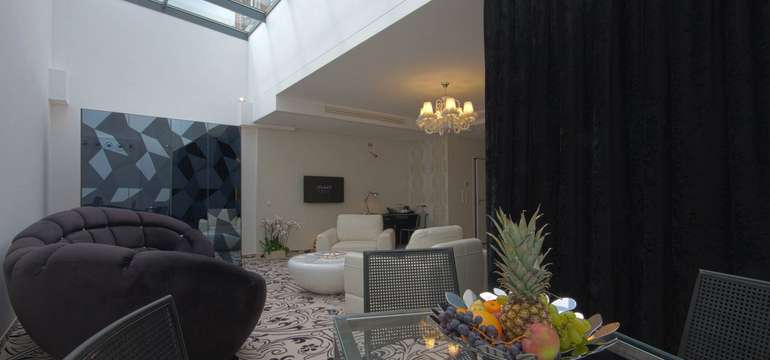 Luxusní apartmán „Biely“ v hotelu Lenart**** nabízí designové prostory o rozloze 87 m²