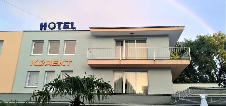 Hotel Korekt*** leží hneď pri Sĺňave