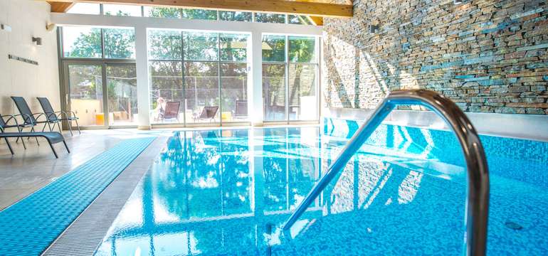 Bazén s protiproudem, whirlpool a 3 sauny uspokojí i ty nejnáročnější milovníky wellness