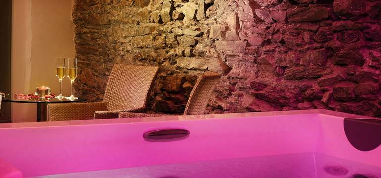 Jacuzzi, tapidárium, suchá fínska sauna a veľký oddychový priestor