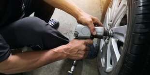 Kompletné prezutie alebo prehodenie kolies