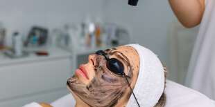 Karbónový peeling - Hollywood peel