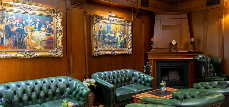 Exkluzívny anglický lobby bar s ponukou rumov, koňakov a celebritných vín