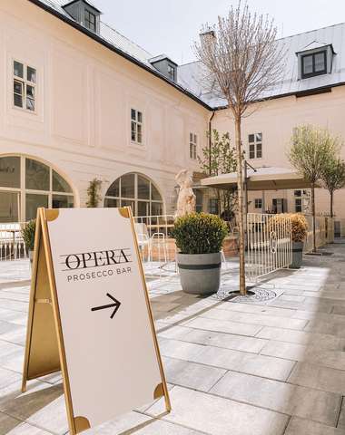 OPERA Prosecco Bar