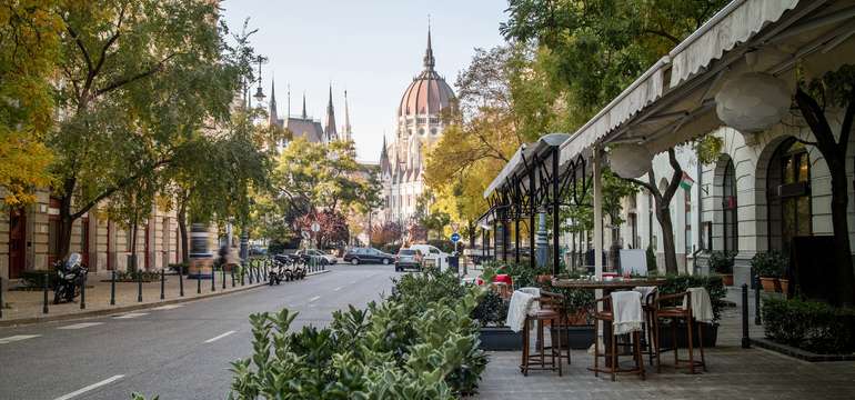 Hotel má výbornou polohu se snadnou dostupností do centra Budapešti