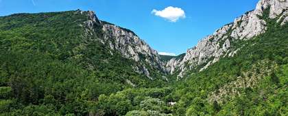 Nenáročná turistika pre seniorov v Slovenskom krase: Jaskyne, trasy a tipy na výlety