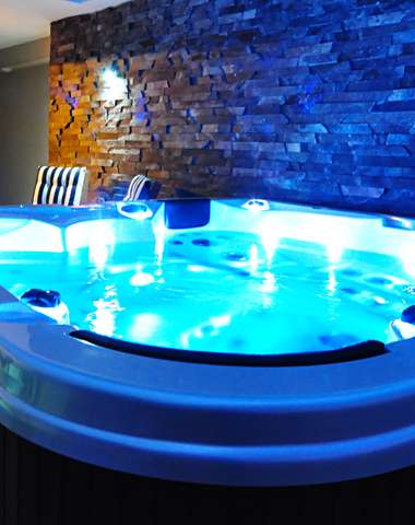 Jacuzzi vám pomôže pri problémoch s reumou, pri zotavovaní v prípade presilených končatín a uľaví od