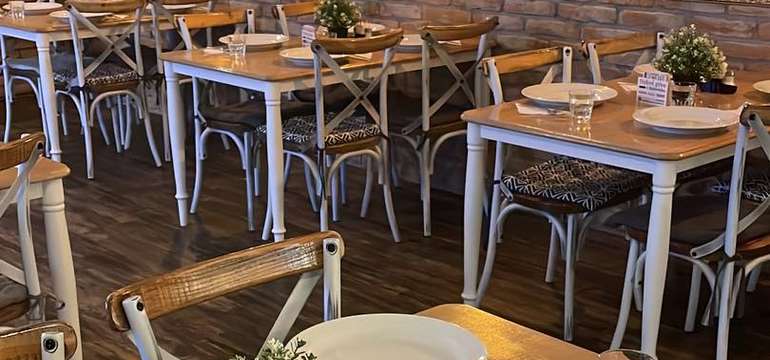 Príjemný interiér Old Brick Pub