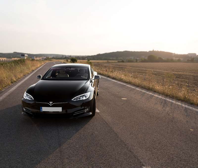 Zažite jazdu, akú ste ešte nezažili na Tesle v modeli S 90D