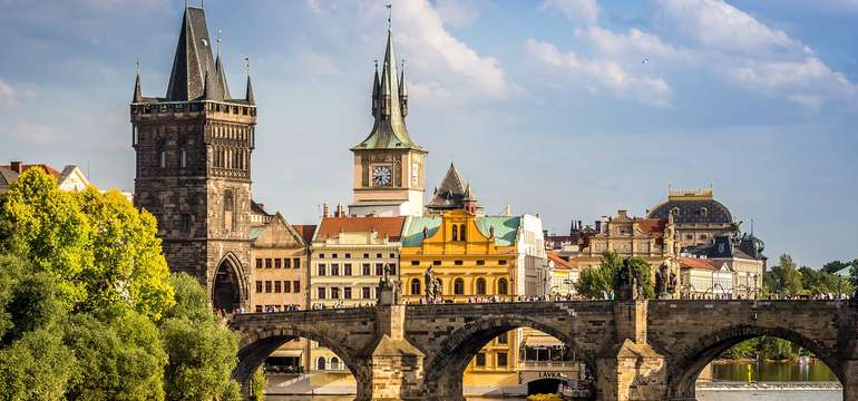 Stovežatá Praha s neobmedzeným vstupom do bazéna