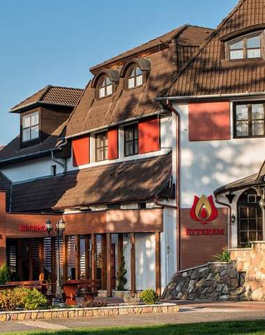 Čtyřhvězdičkový Hotel Piroska ve městě Bük
