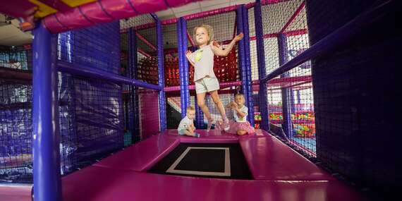 Interiérové detské ihrisko PLAY PLANET vo Vysokých Tatrách s útulnou kaviarňou pre rodiny/Vysoké Tatry - Starý Smokovec