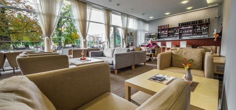  Hotel Granit Piešťany - kúpeľný ústav F. E. Scherera - Lobby bar František