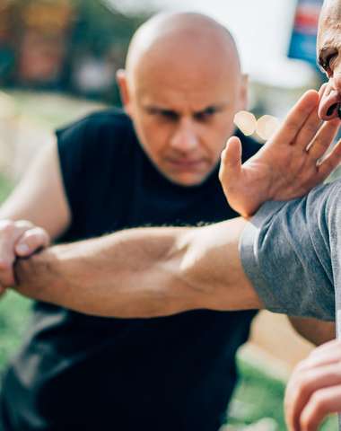 KRAV MAGA – zážitková lekcia sebaobrany so zbraňou