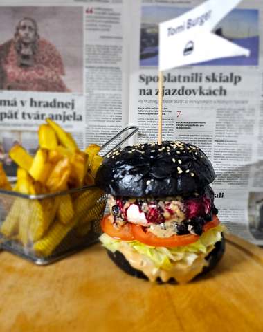 Burger podľa vlastného výberu + domáce zemiakové hranolky 