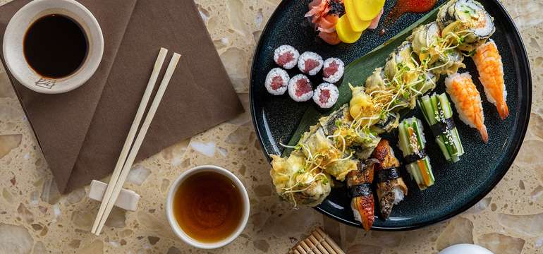 Sushi set selection pre dvoch v reštaurácii Hotela Mama's ****