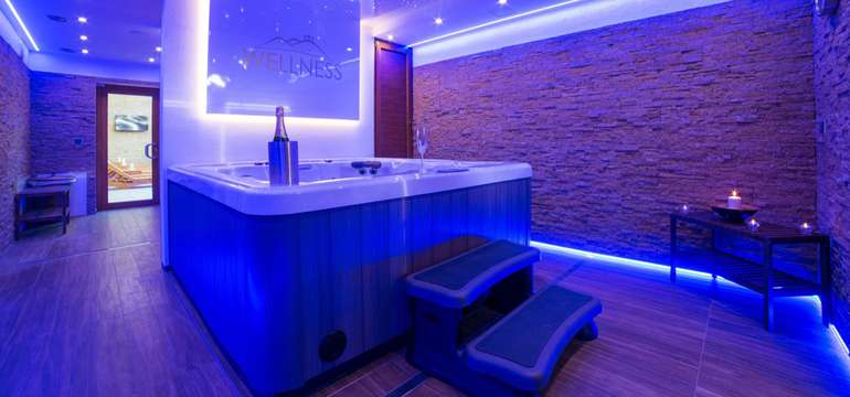 Kvalitné wellness s intímnou atmosférou: vírivka, sauny a relaxačná miestnosť