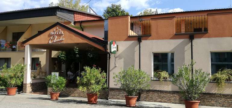 Celý Hotel Elenka*** je ohradený a strážený kamerovým systémom