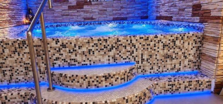 Sauna a wellness v Bratislave s relaxačným bazénom vo WX hotel