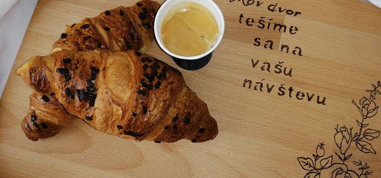 Káva a croissant (60 g)