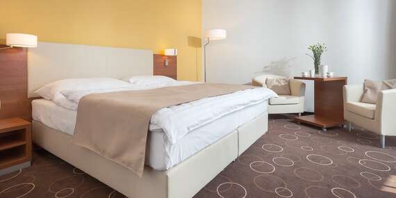 NARODENINY: Wellness pobyt v Hoteli Panorama**** v centre Trenčianskych Teplíc s polpenziou a procedúrami/Trenčianske Teplice