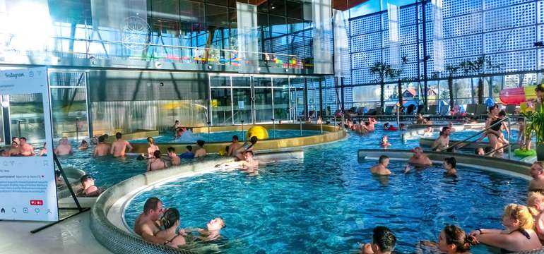 V AquaCity Poprad se můžete těšit na 350 vodních atrakcií, 9 celoročních bazénů a wellness