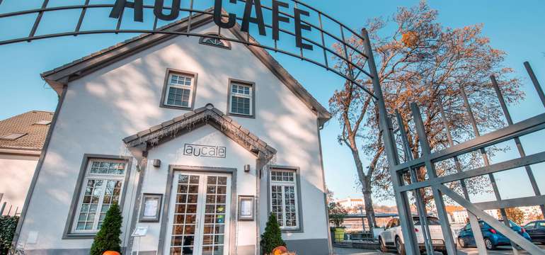 Au cafe na nábreží Dunaja