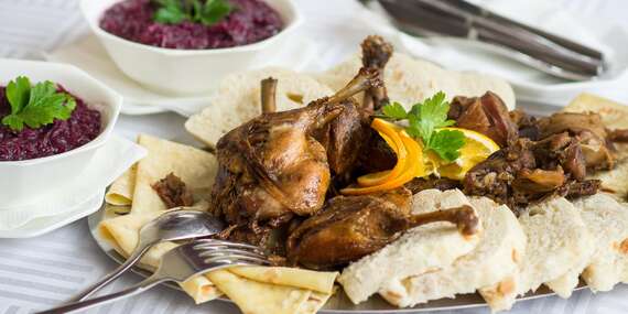 Pečená kačica v Oáze pri Draždiaku pre 2 až 4 osoby/Bratislava – Petržalka