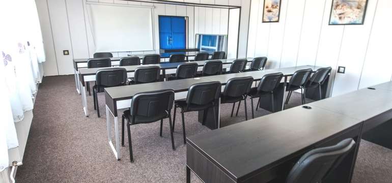 Školiaca miestnosť s kapacitou 25 osôb
