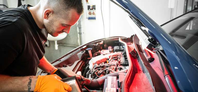 Výmena oleja s materiálom v cene a extra bonusom v servise Autoklinik