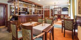 Súčasťou priestorov penziónu je reštaurácia, kde sa pre ubytovaných hostí podávajú raňajky