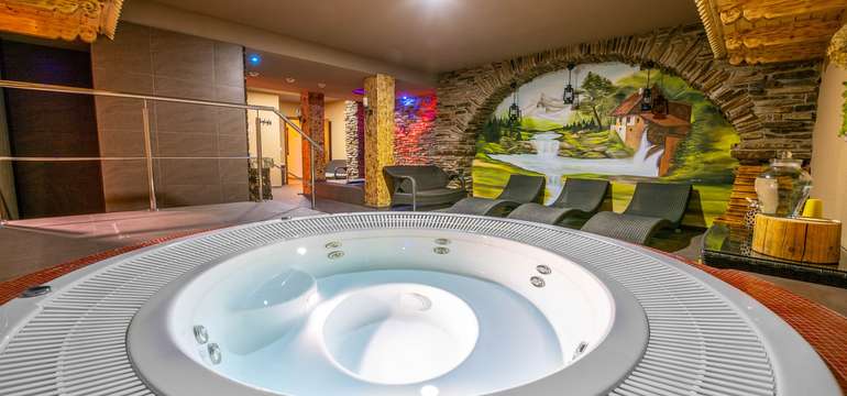 ZBOJNÍCKE SPA ponúka sauny, thajské masáže, pivné kúpele, vírivku, Kneippov kúpeľ a iné