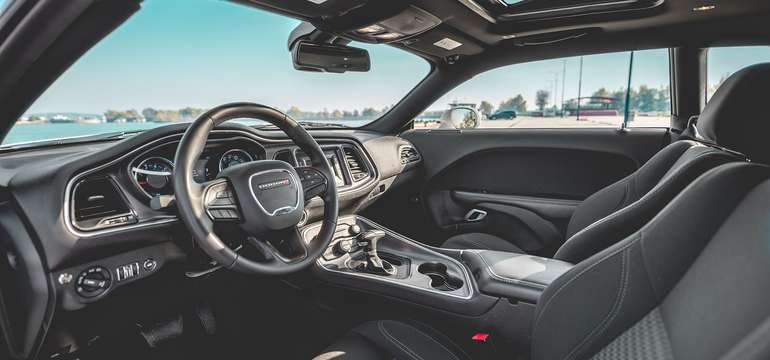 Jedinečný zážitok za volantom nadupaného Dodge Challengera V8 HEMI 5.7l