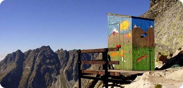 Pri Chate pod Rysmi nájdete unikátnu latrínku