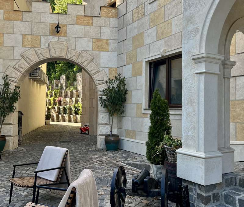 POPRVÉ U NÁS: Romantika na zámku Mraznica s wellness
