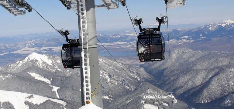 Lyžiarske stredisko Jasná (skibus zdarma): 15 km