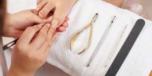 Klasicky mokrá alebo suchá pedikúra s hydratačným zábalom na chodidlá