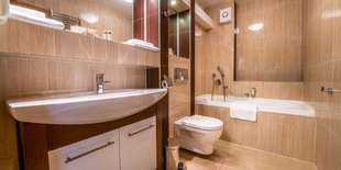 Hotel DIPLOMAT**** –  kúpeľňa