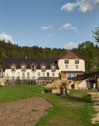 Nová inline stezka i dětské hřiště je přímo u hotelu