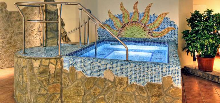 Sauna a vířivka v Mediterran Hotelu Budapest****