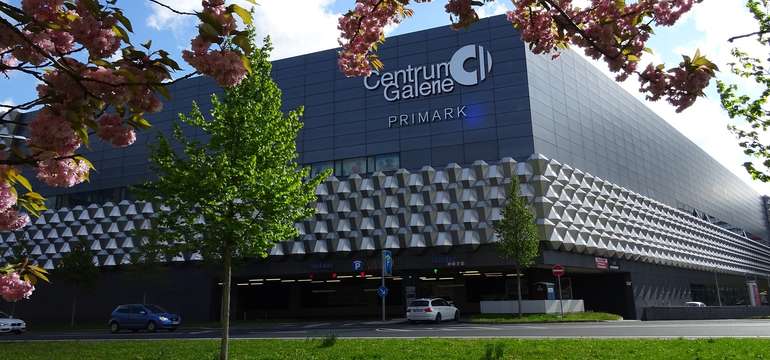 Hlavním cílem nákupů bývá oděvní řetězec Primark