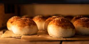 Domáce žemle vo Veža Burger