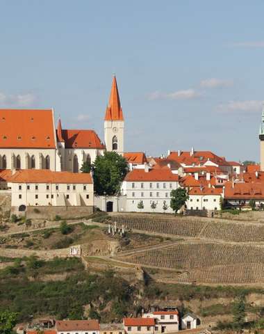 Znojmo je mesto na juhu Moravy s pôsobivým historickým centrom