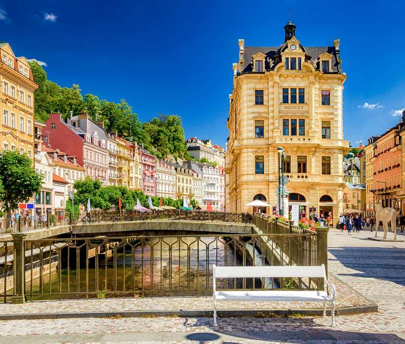 Karlovy Vary sú svetovo známe a vyhľadávané kúpeľné mesto
