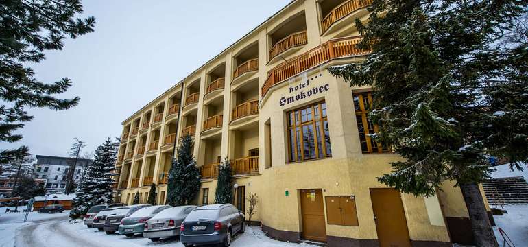 Hotel Smokovec*** leží v centre mesta, pri lanovke na Hrebienok a zastávke TEŽ