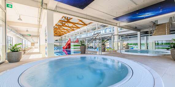 Celodenné vstupy do Aquaparku Lipany s termálnymi bazénmi a výhľadom na hory/Lipany