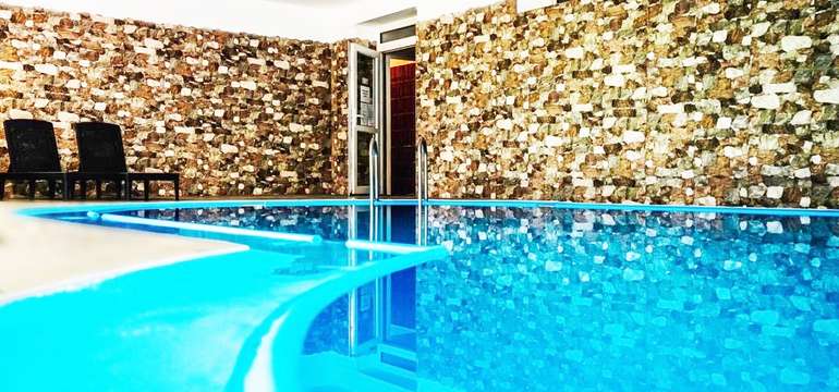 Nikdy nekončiaceho relaxu sa dočkáte vďaka neobmedzenému vstupu do hotelového bazéna a sauny