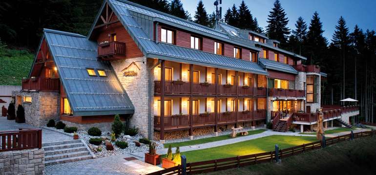 Rodinný hotel Rozsutec*** sa nachádza v prekrásnom prostredí Národného parku Malá Fatra