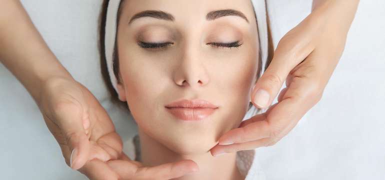 Omladenie pleti ošetrením Hydra Beauty Facial v In Visage